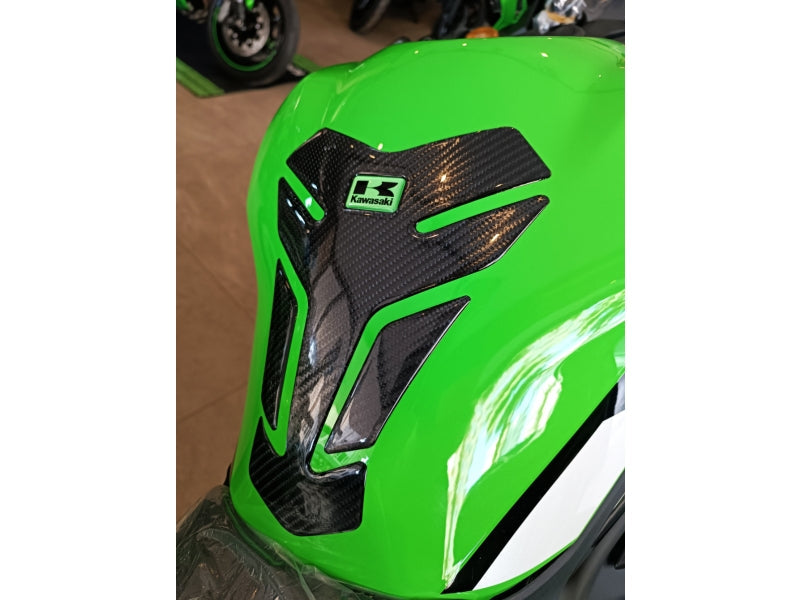 Grippatch Aprilia, KTM, Kawasaki, Suzuki ile Uyumlu Kaydırmaz 6D Karbon Tank Pad GC01