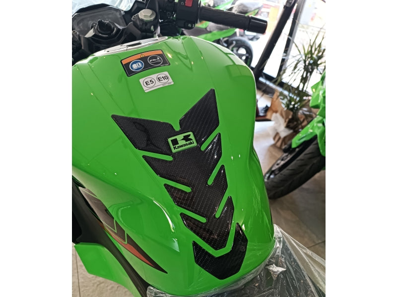 Grippatch Aprilia, KTM, Kawasaki, Suzuki ile Uyumlu Kaydırmaz 6D Karbon Tank Pad GC05