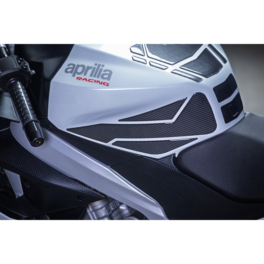 Grippatch Aprilia RS 457 (2024) ile Uyumlu Kaydırmaz 6D Karbon 23 Parça Tank Pad Seti GC11