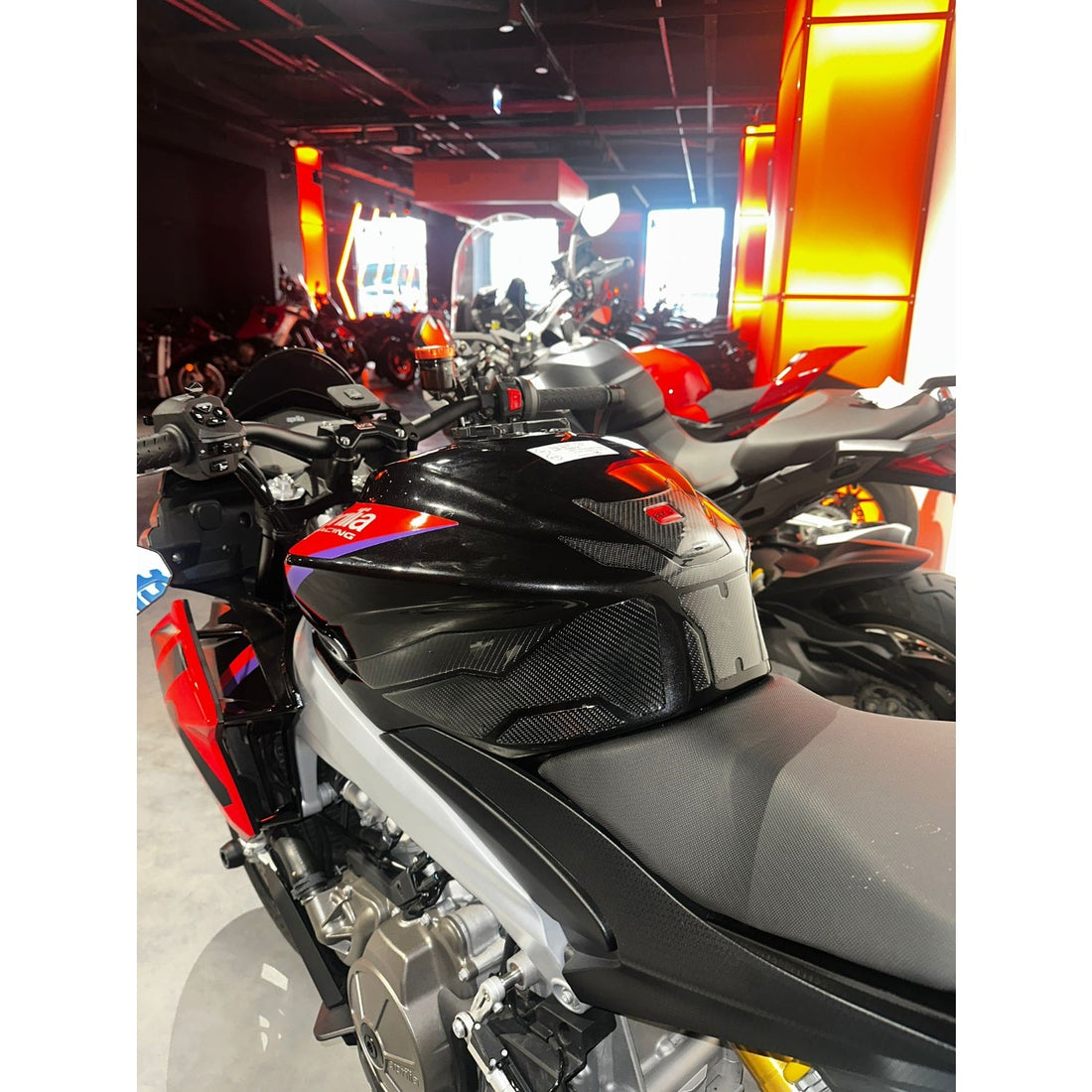 Grippatch Aprilia Tuono 660 (2025) ile Uyumlu Kaydırmaz 6D Karbon 16 Parça Tank Pad Seti GC62