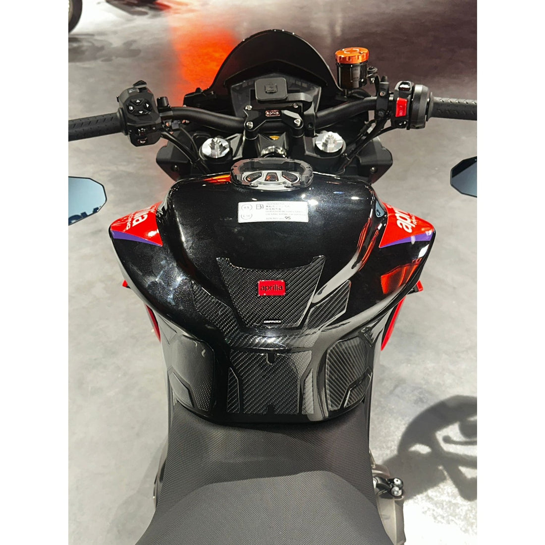 Grippatch Aprilia Tuono 660 (2025) ile Uyumlu Kaydırmaz 6D Karbon 16 Parça Tank Pad Seti GC62
