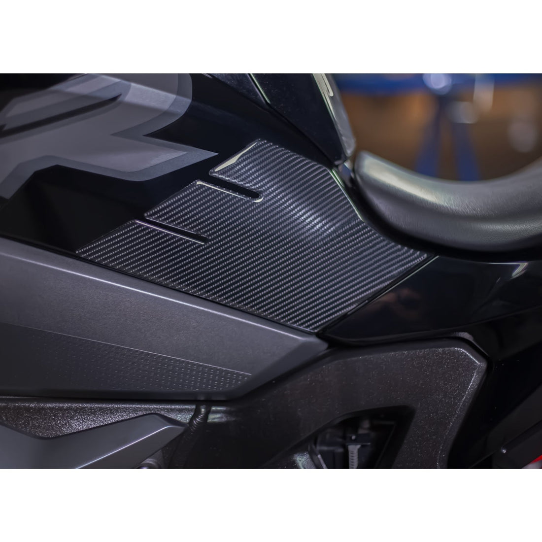 Grippatch BMW S1000XR (2023) ile Uyumlu Kaydırmaz 6D Karbon 7 Parça Tank Pad Seti GC44