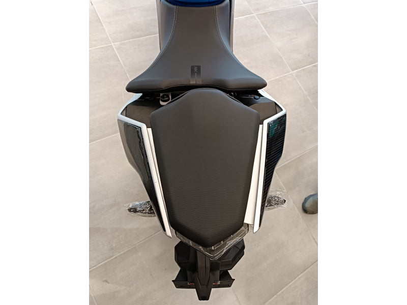 Grippatch CF Moto 250 NK (2023) ile Uyumlu Kaydırmaz 6D Karbon 20 Parça Tank Pad Seti GC17