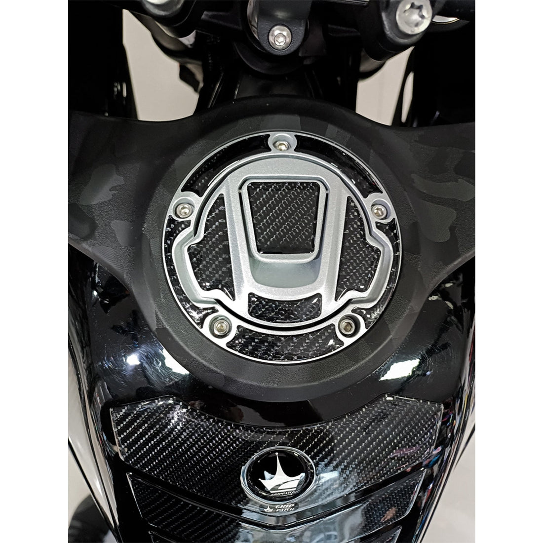 Grippatch CF Moto 450 MT ile Uyumlu Depo ve Depo Kapağı Koruma Ultimate 6D Karbon Kaydırmaz Tank Pad GTC02-DK