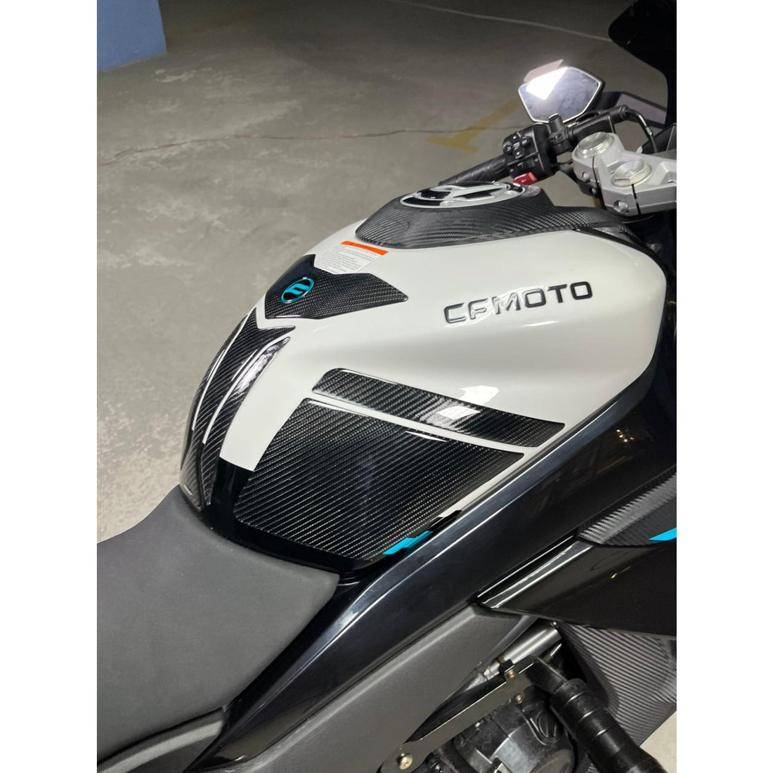 Grippatch CF Moto 450 SR ile Uyumlu Yan Depo Koruma 6D Karbon Kaydırmaz Tank Pad GC16-YK