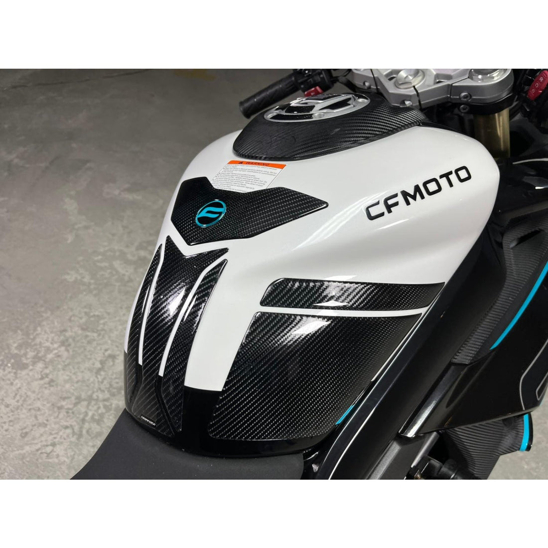 Grippatch CF Moto 450 SR ile Uyumlu Yan Depo Koruma 6D Karbon Kaydırmaz Tank Pad GC16-YK