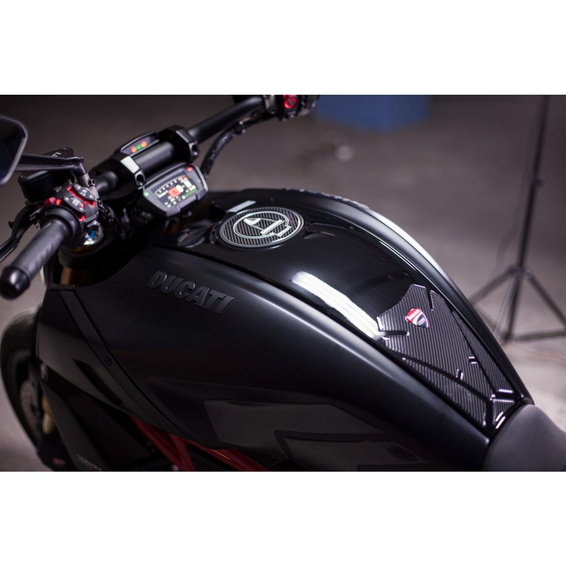 Grippatch Ducati Diavel 1260S (2019-2022) ile Uyumlu Kaydırmaz 6D Karbon 15 Parça Tank Pad Seti GC78