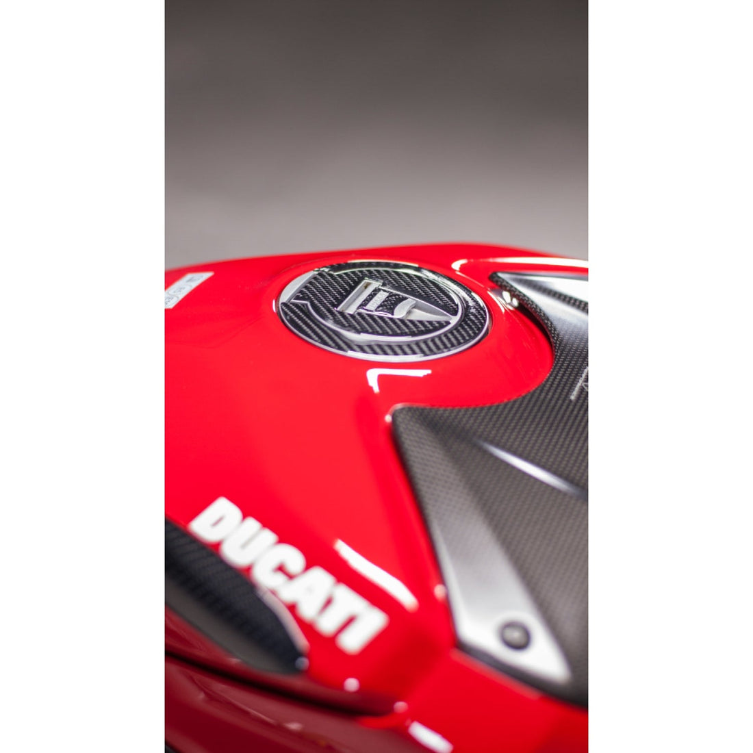 Grippatch Ducati Panigale, Streetfighter, V4, V4S (2018-2024) ile Uyumlu Kaydırmaz 6D Karbon 22 Parça Tank Pad Seti GC12