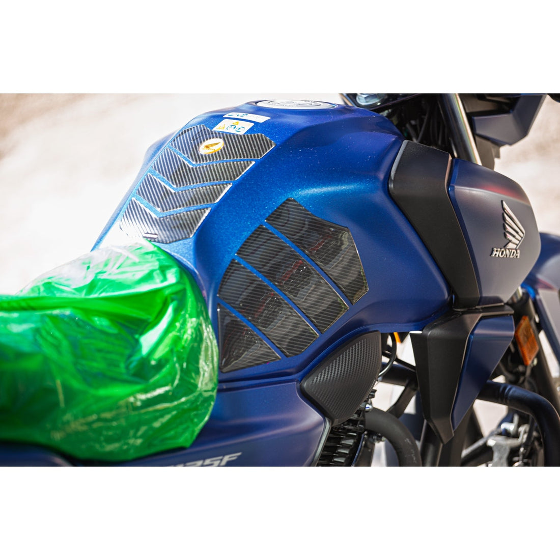 Grippatch Honda CB125F ile Uyumlu Kaydırmaz 6D Karbon 13 Parça Tank Pad Set - GC82