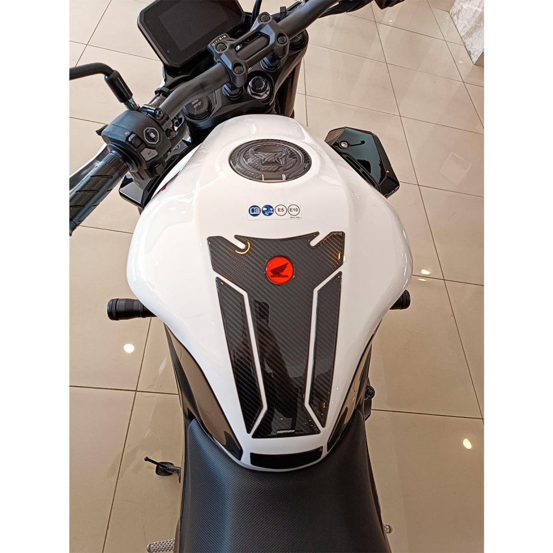 Grippatch Honda CB500 Hornet (2025) ile Uyumlu Kaydırmaz 6D Karbon 17 Parça Tank Pad Seti GC28