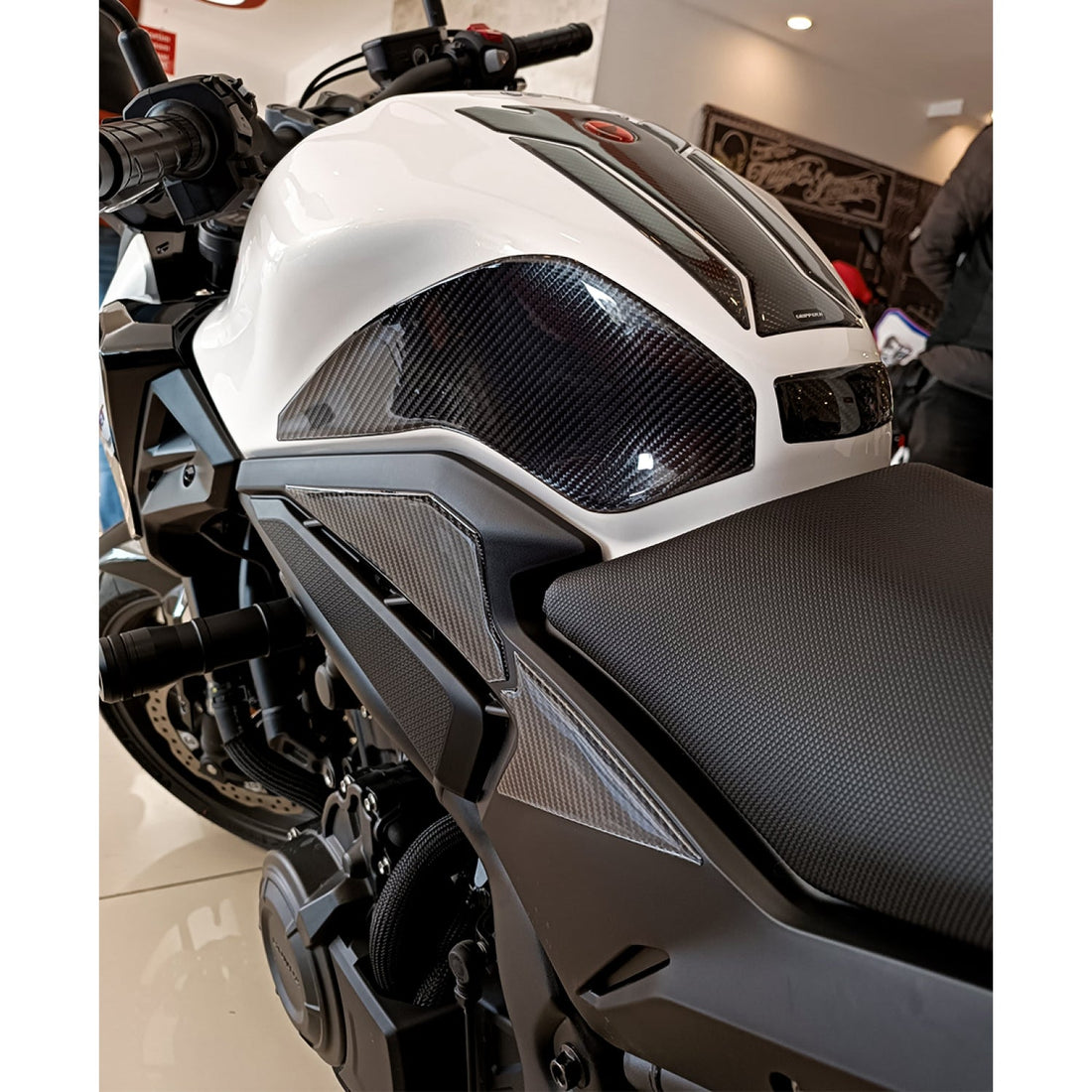 Grippatch Honda CB500 Hornet (2025) ile Uyumlu Kaydırmaz 6D Karbon 17 Parça Tank Pad Seti GC28