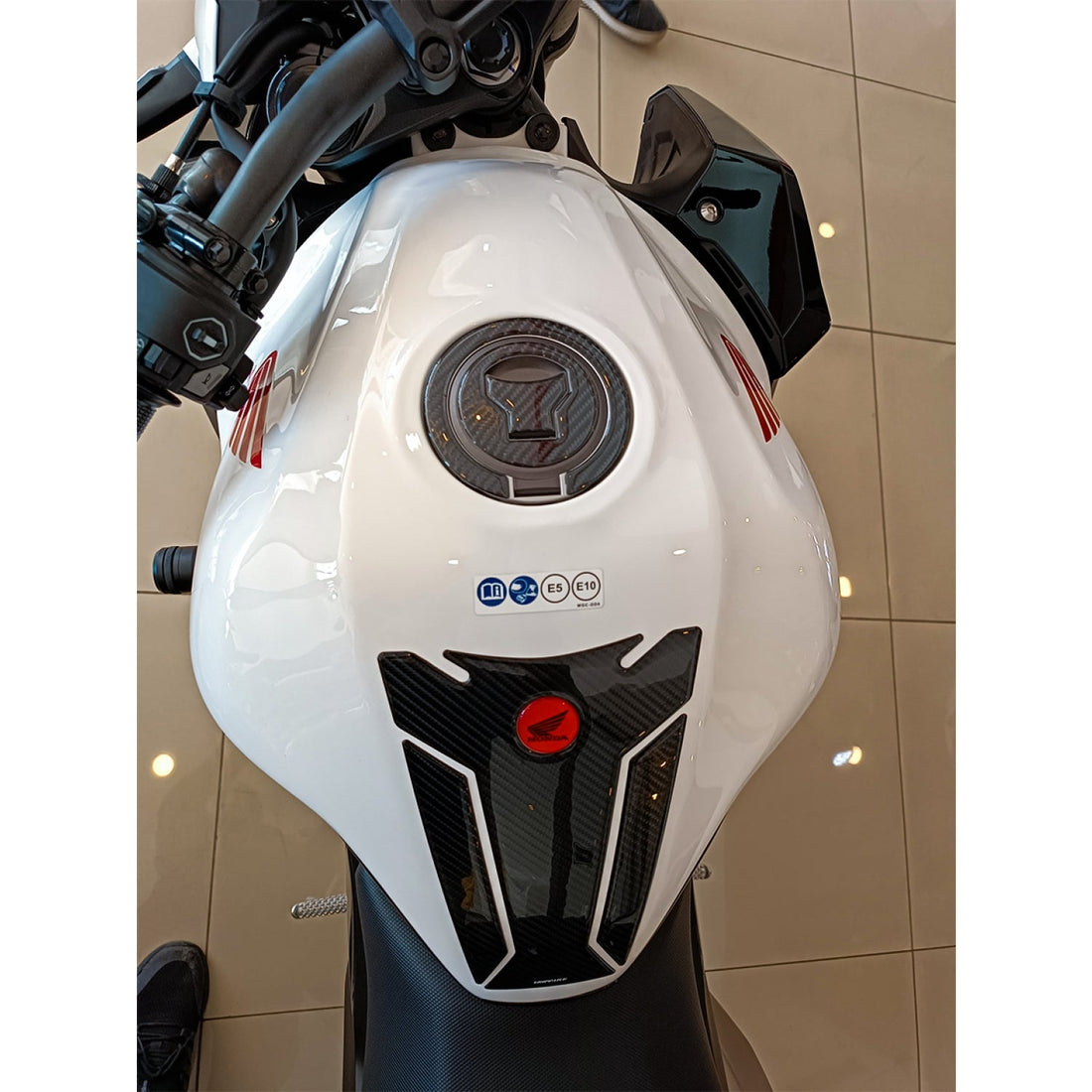 Grippatch Honda CB500 Hornet (2025) ile Uyumlu Kaydırmaz 6D Karbon 17 Parça Tank Pad Seti GC28