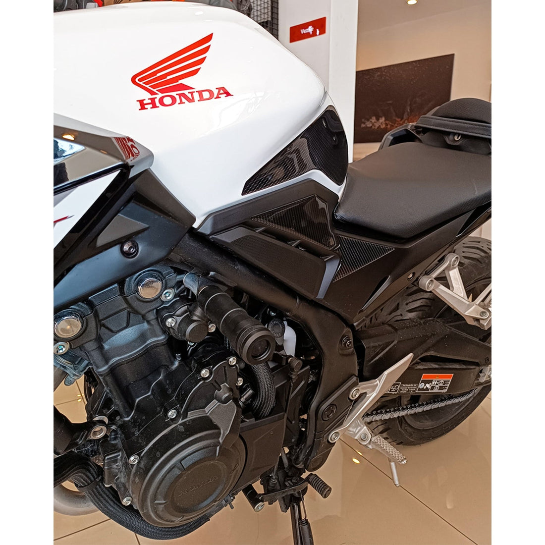 Grippatch Honda CB500 Hornet (2025) ile Uyumlu Kaydırmaz 6D Karbon 17 Parça Tank Pad Seti GC28