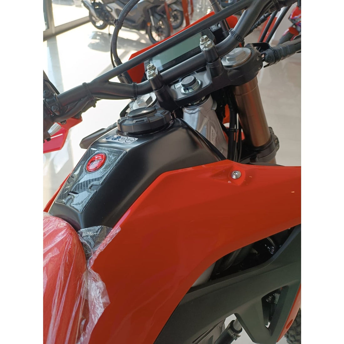 Grippatch Honda CRF250 Rally (2025) ile Uyumlu Kaydırmaz 6D Karbon 14 Parça Tank Pad Seti GC77