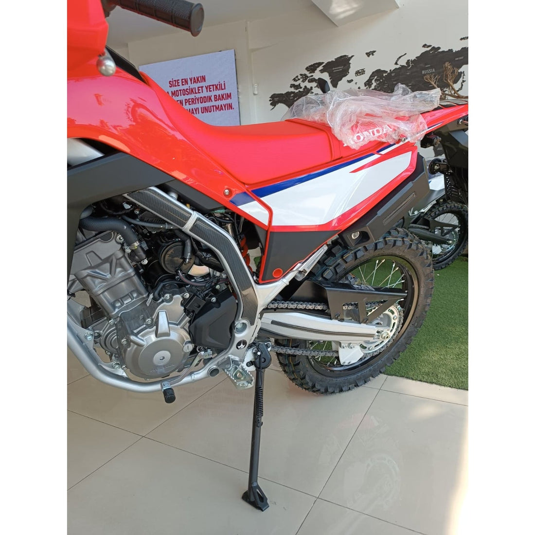 Grippatch Honda CRF250 Rally (2025) ile Uyumlu Kaydırmaz 6D Karbon 14 Parça Tank Pad Seti GC77