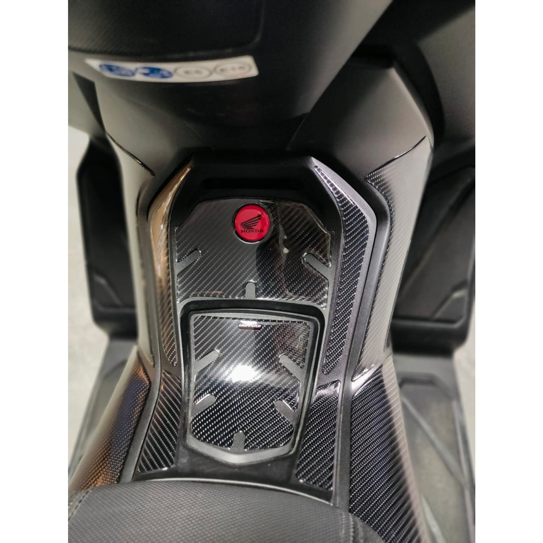 Grippatch Honda Forza 250 (2018-2025) ile Uyumlu Kaydırmaz 6D Karbon 7 Parça Tank Pad Seti GC20CP