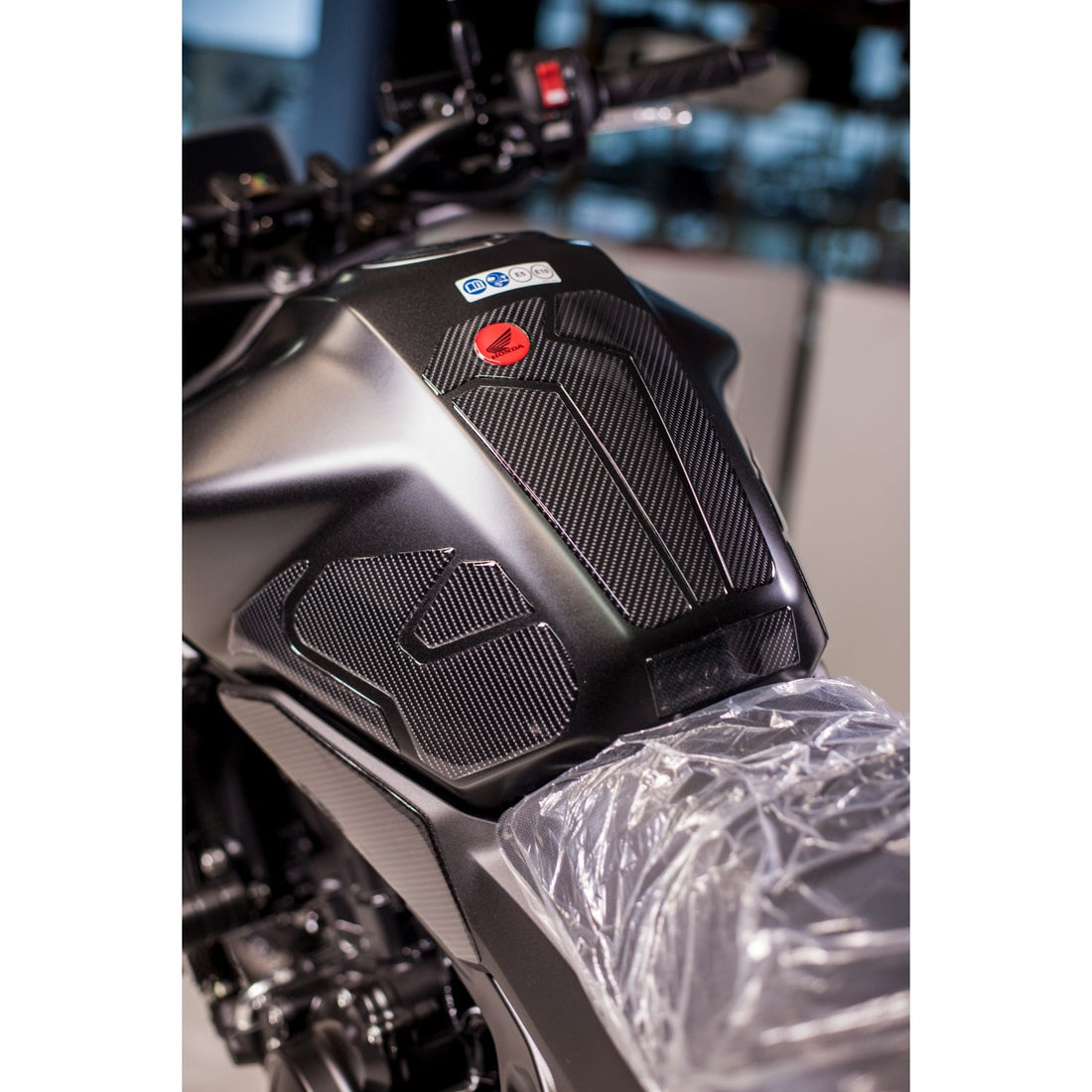 Grippatch Honda Hornet 750 (2025) ile Uyumlu Kaydırmaz 6D Karbon 20 Parça Tank Pad Seti GC42