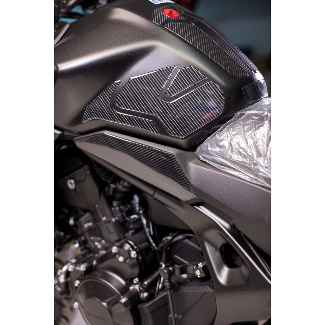 Grippatch Honda Hornet 750 (2025) ile Uyumlu Kaydırmaz 6D Karbon 20 Parça Tank Pad Seti GC42