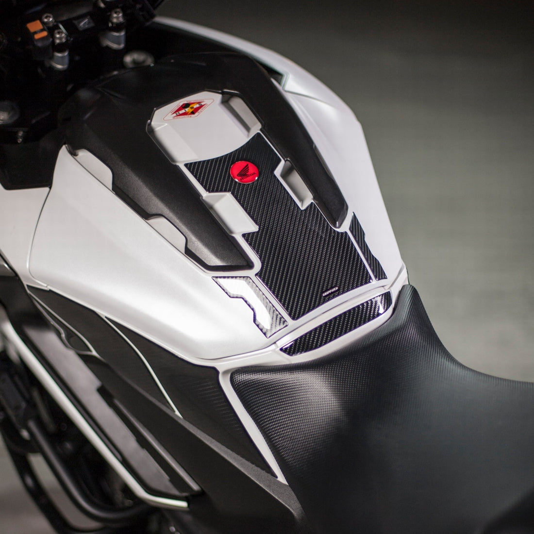 Grippatch Honda NC750 (2016-2020) ile Uyumlu Kaydırmaz 6D Karbon 11 Parça Tank Pad Seti GC60
