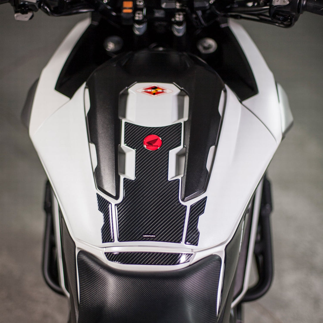 Grippatch Honda NC750 (2016-2020) ile Uyumlu Kaydırmaz 6D Karbon 11 Parça Tank Pad Seti GC60