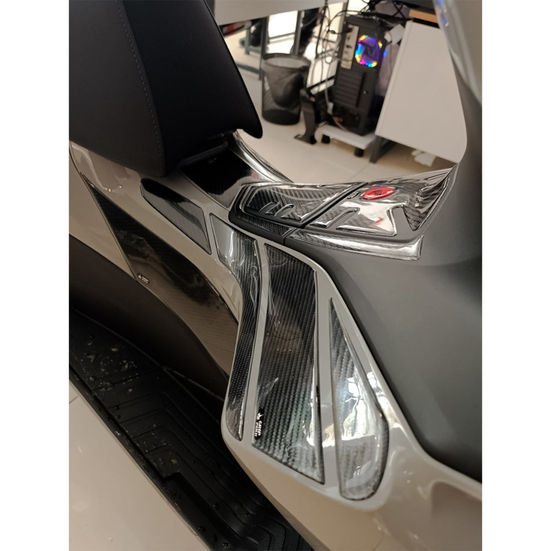 Grippatch Honda - PCX 125 2021-2024 ile Uyumlu 6D Karbon Yan Gövde Koruma Tank Pad GC19-GK