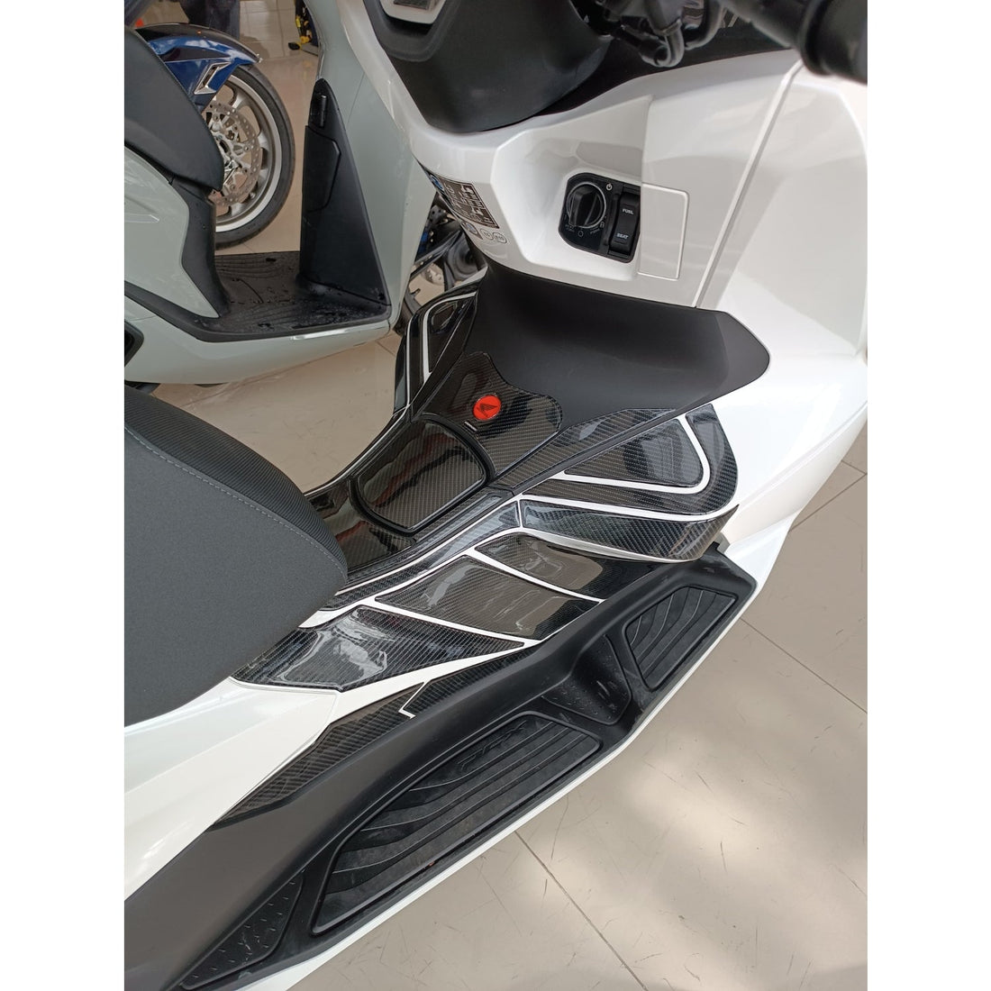 Grippatch Honda PCX 125 (2025) ile Uyumlu Kaydırmaz 6D Karbon 44 Parça Tank Pad Seti GC40