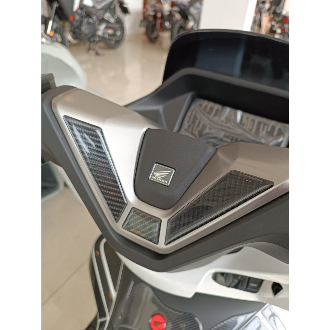 Grippatch Honda PCX 125 (2025) ile Uyumlu Kaydırmaz 6D Karbon 44 Parça Tank Pad Seti GC40
