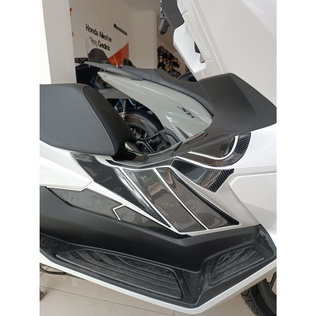 Grippatch Honda PCX 125 (2025) ile Uyumlu Kaydırmaz 6D Karbon 44 Parça Tank Pad Seti GC40