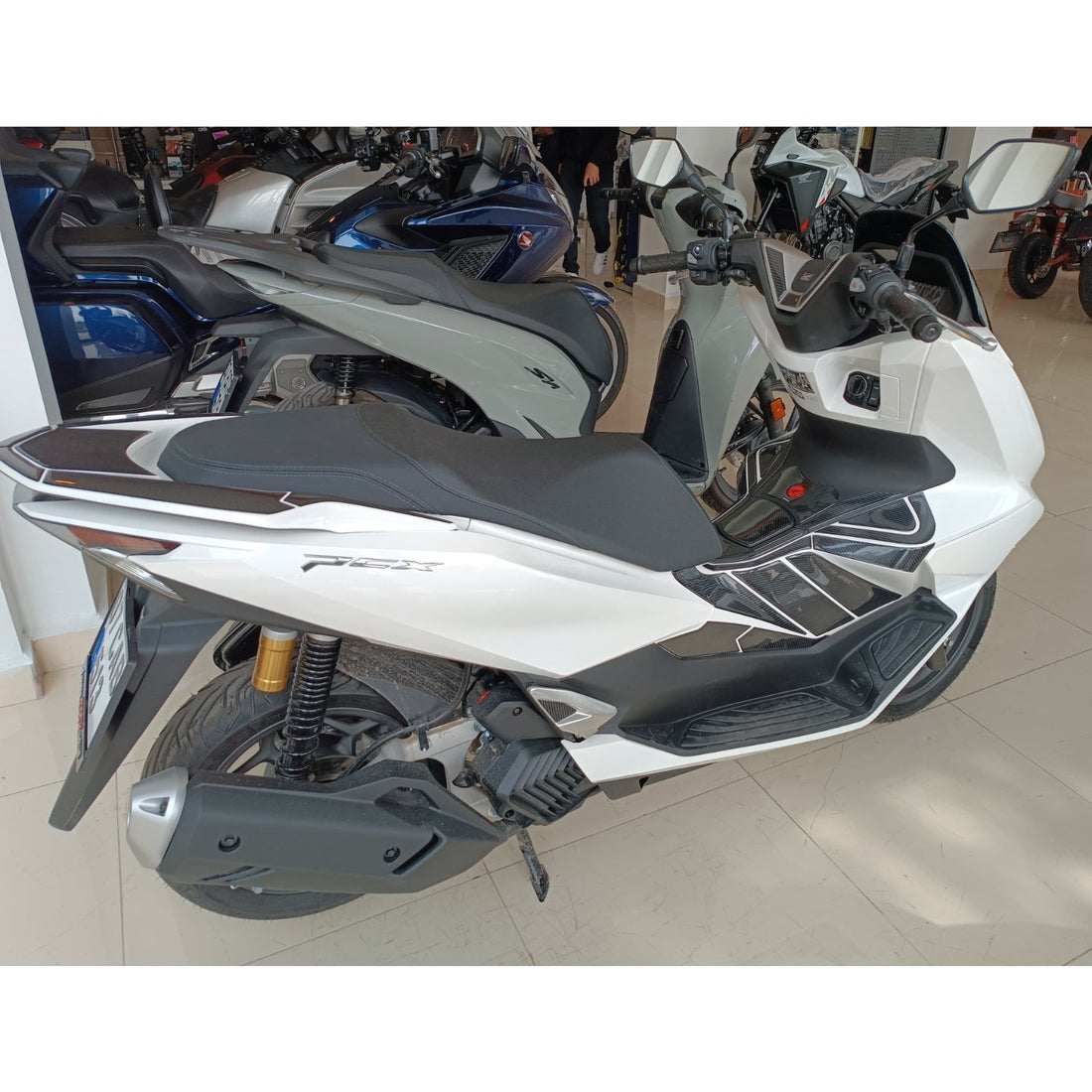 Grippatch Honda PCX 125 (2025) ile Uyumlu Kaydırmaz 6D Karbon 44 Parça Tank Pad Seti GC40