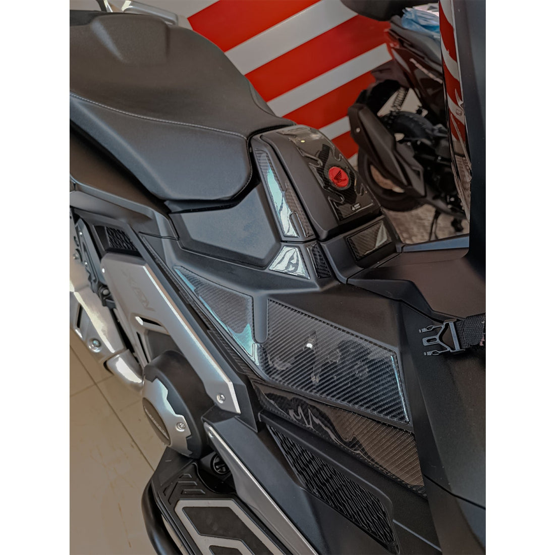 Grippatch Honda X-ADV (2024) ile Uyumlu Kaydırmaz 6D Karbon 15 Parça Tank Pad Seti GC23
