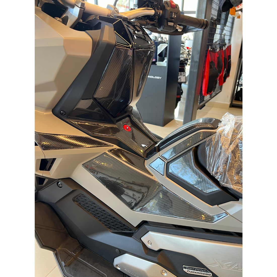Grippatch Honda X-ADV 750 (2025) ile Uyumlu 6D Karbon 34 Parça Tank Pad Seti GC53