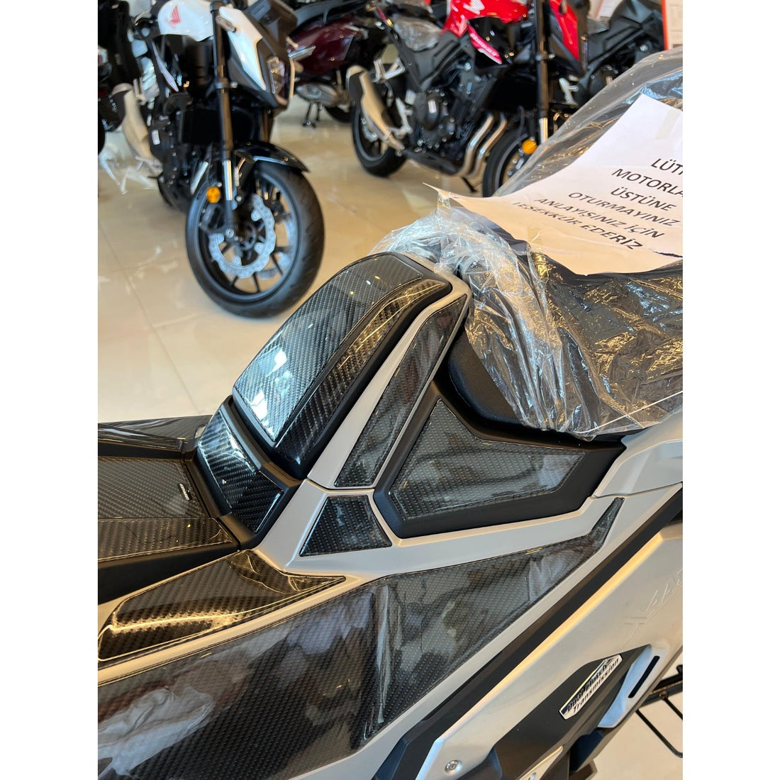 Grippatch Honda X-ADV 750 (2025) ile Uyumlu 6D Karbon 34 Parça Tank Pad Seti GC53