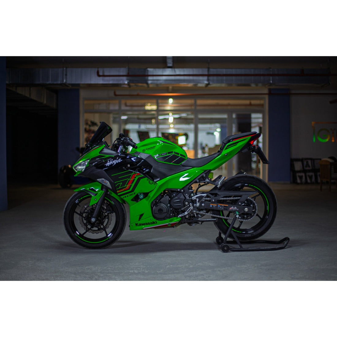 Grippatch Kawasaki Ninja 400 (2018-2023 ) ile Uyumlu 25 Parça Kaydırmaz 6D Karbon Tank Pad Seti - GC90
