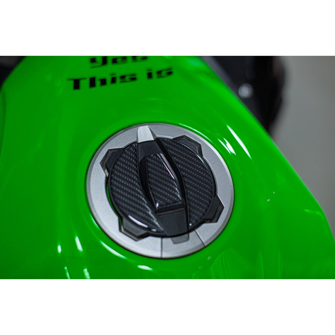 Grippatch Kawasaki Ninja 400 (2018-2023 ) ile Uyumlu 25 Parça Kaydırmaz 6D Karbon Tank Pad Seti - GC90