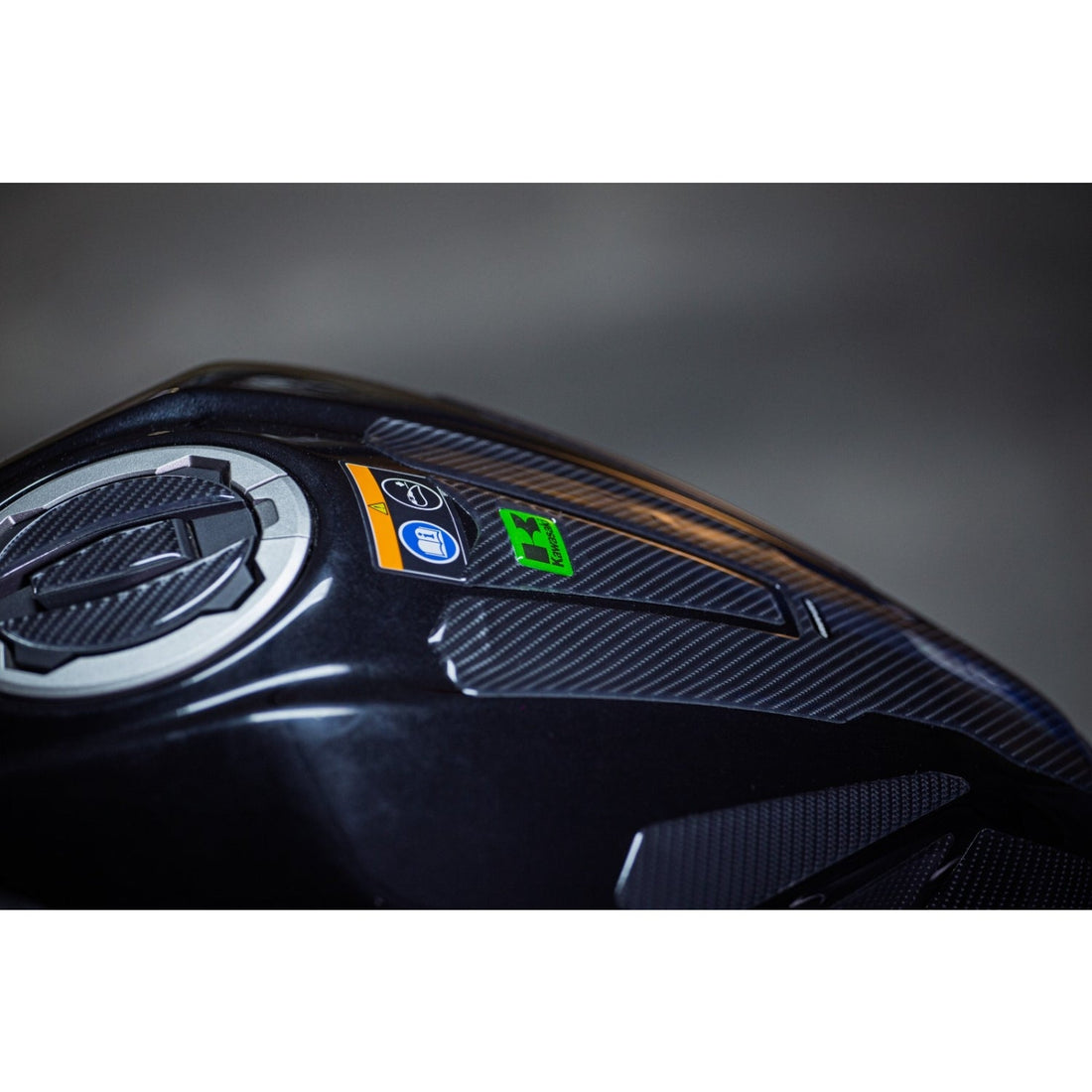 Grippatch Kawasaki Z500 (2025) ile Uyumlu Kaydırmaz 16 Parça 6D Karbon Tank Pad Seti - GC91