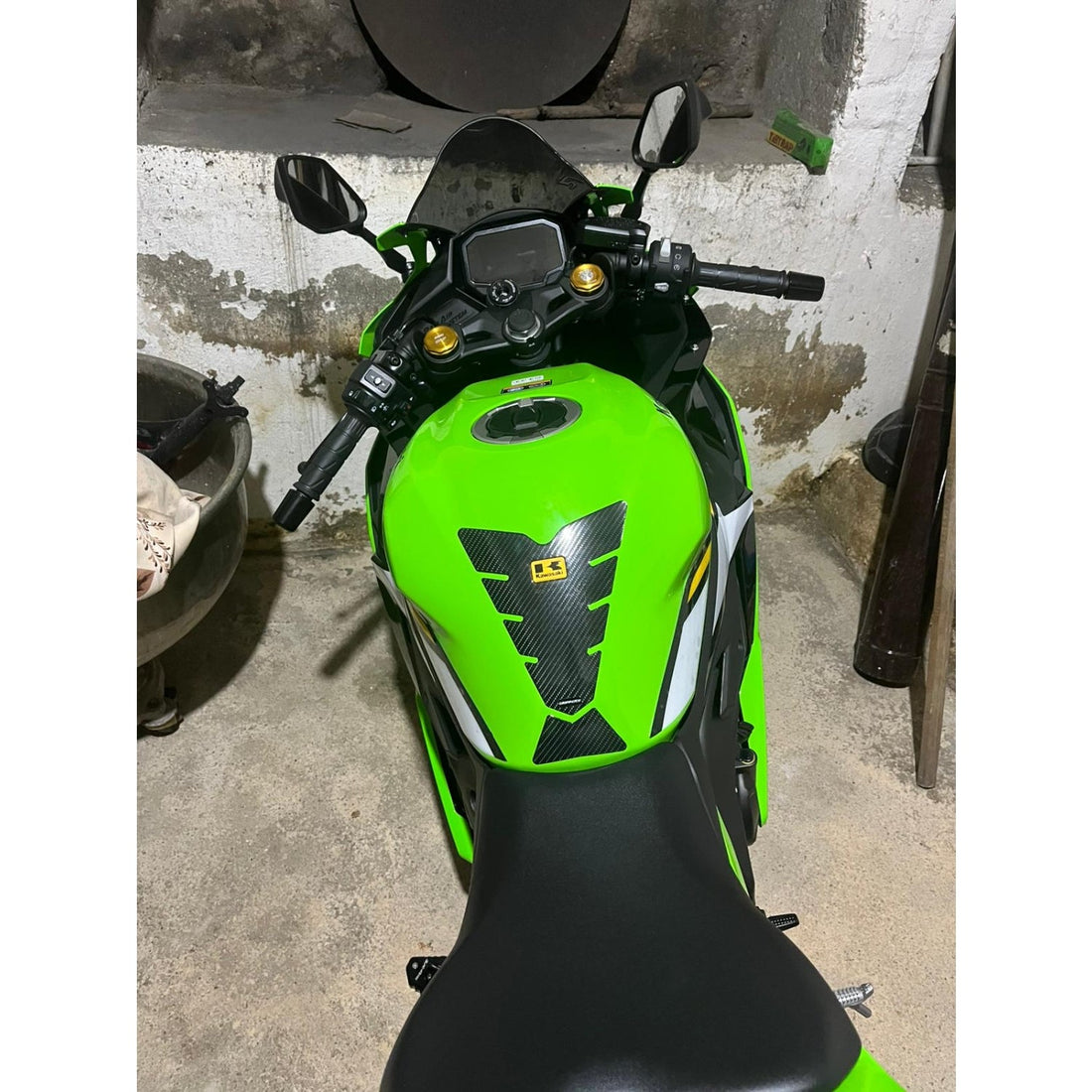 Grippatch Kawasaki ZX-4RR (2025) ile Uyumlu Kaydırmaz 6D Karbon ve Şeffaf 8 Parça Tank Pad Seti GC50