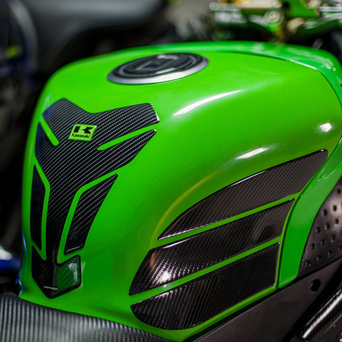 Grippatch Kawasaki ZX-6R (2006) ile Uyumlu Kaydırmaz 6D Karbon 13 Parça Tank Pad Seti GC74