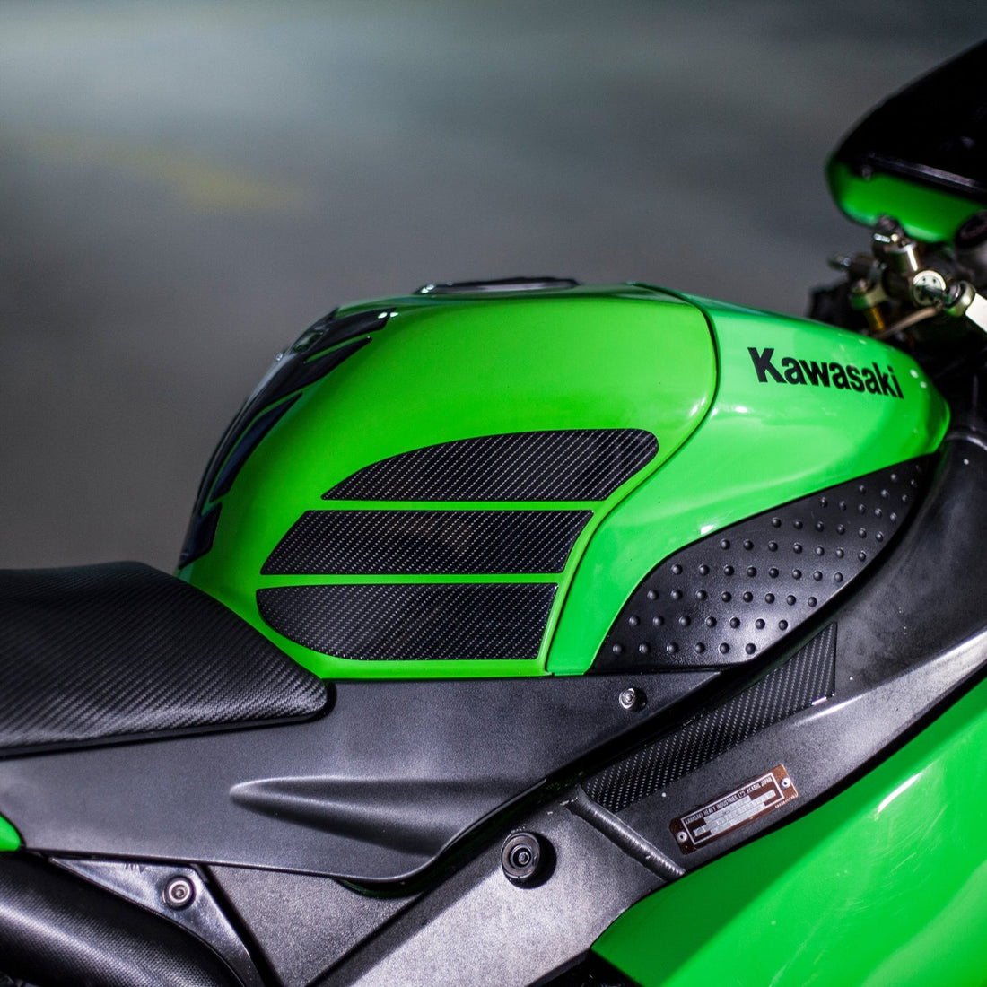 Grippatch Kawasaki ZX-6R (2006) ile Uyumlu Kaydırmaz 6D Karbon 13 Parça Tank Pad Seti GC74