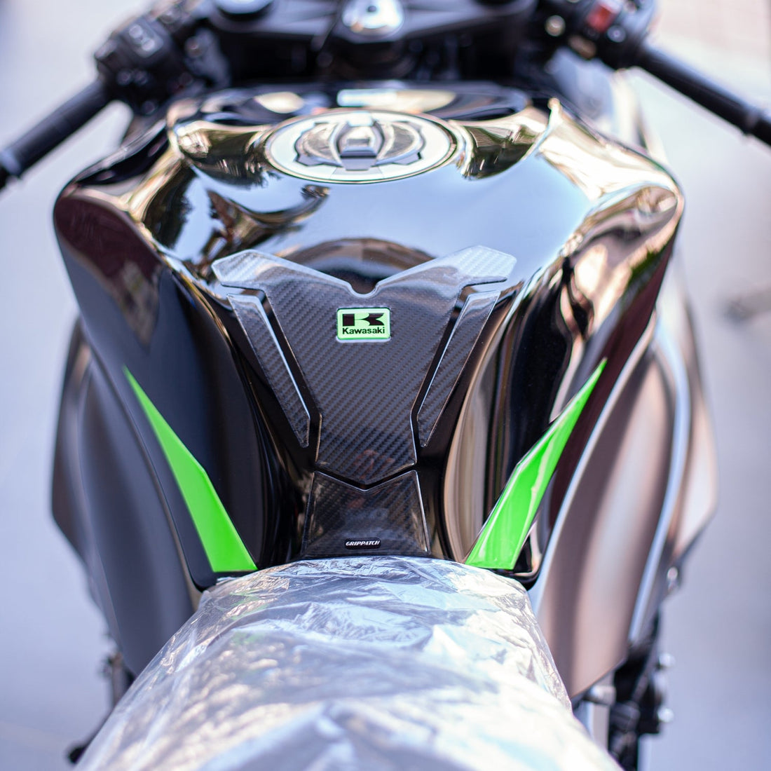 Grippatch Kawasaki ZX-6R (2025) ile Uyumlu Kaydırmaz 6D Karbon ve Şeffaf 10 Parça Tank Pad Seti GC68 (Siyah Motor)