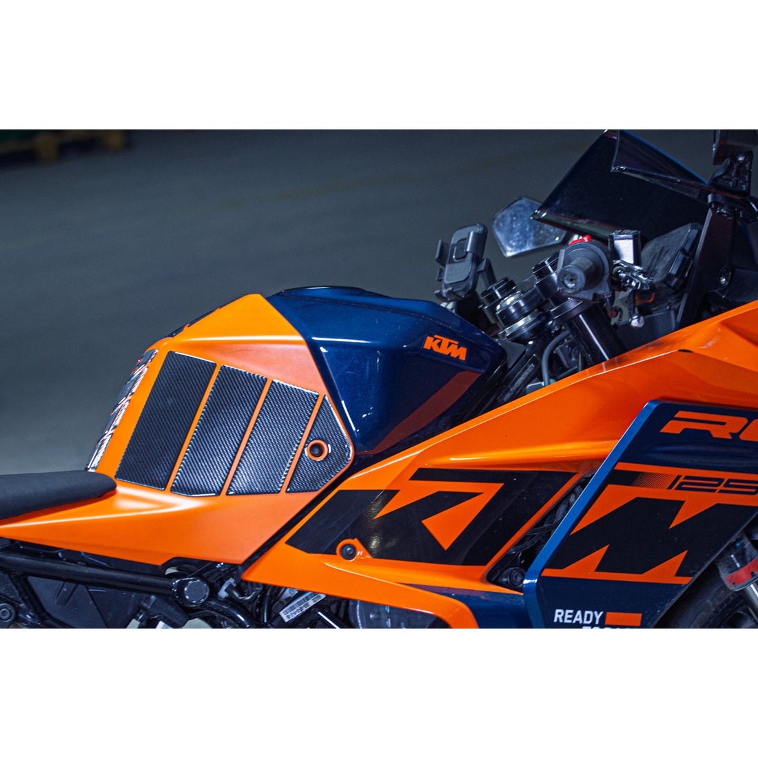 Grippatch KTM 125 RC (2024) ile Uyumlu 26 Parça Kaydırmaz 6D Karbon Tank Pad Seti - GC92