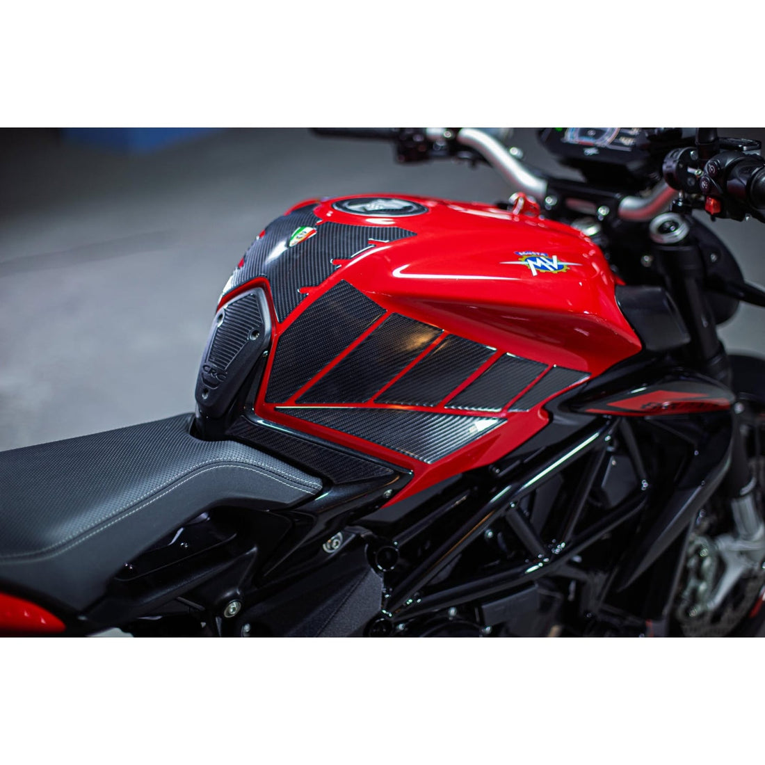 Grippatch MV Agusta Brutale 800 ile Uyumlu Kaydırmaz 6D Karbon 20 Parça Tank Pad Seti GC93