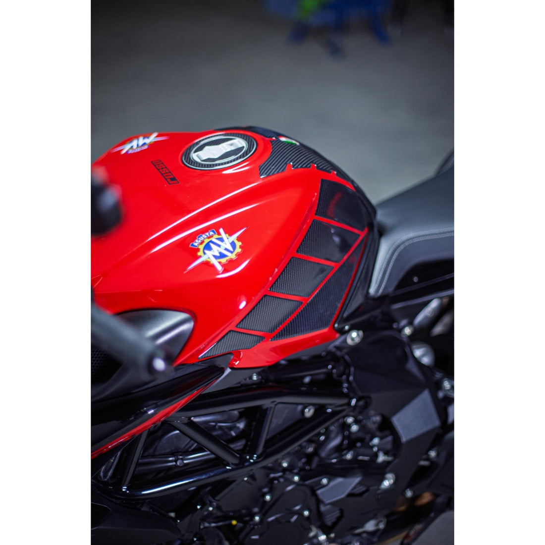 Grippatch MV Agusta Brutale 800 ile Uyumlu Kaydırmaz 6D Karbon 20 Parça Tank Pad Seti GC93