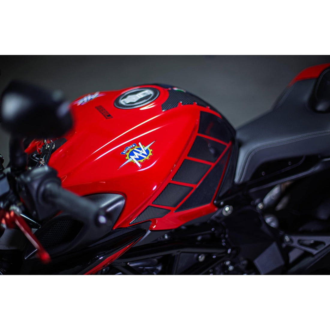 Grippatch MV Agusta Brutale 800 ile Uyumlu Kaydırmaz 6D Karbon 20 Parça Tank Pad Seti GC93