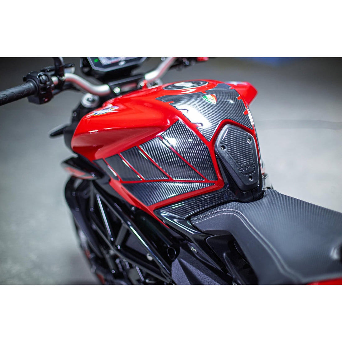 Grippatch MV Agusta Brutale 800 ile Uyumlu Kaydırmaz 6D Karbon 20 Parça Tank Pad Seti GC93