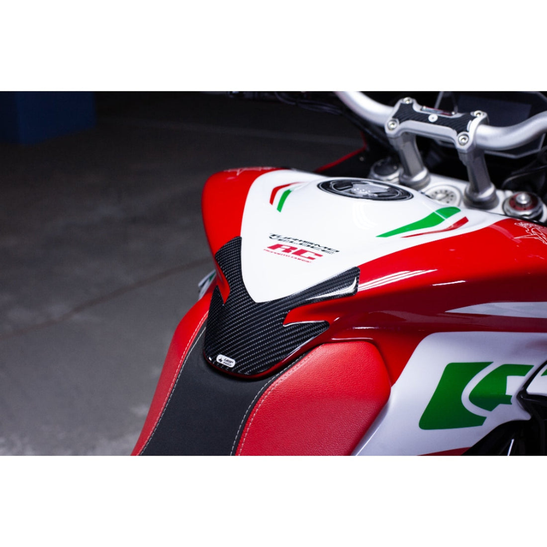 Grippatch MV Agusta Turismo Veloce ile Uyumlu Kaydırmaz 6D Karbon 16 Parça Tank Pad Seti GC38