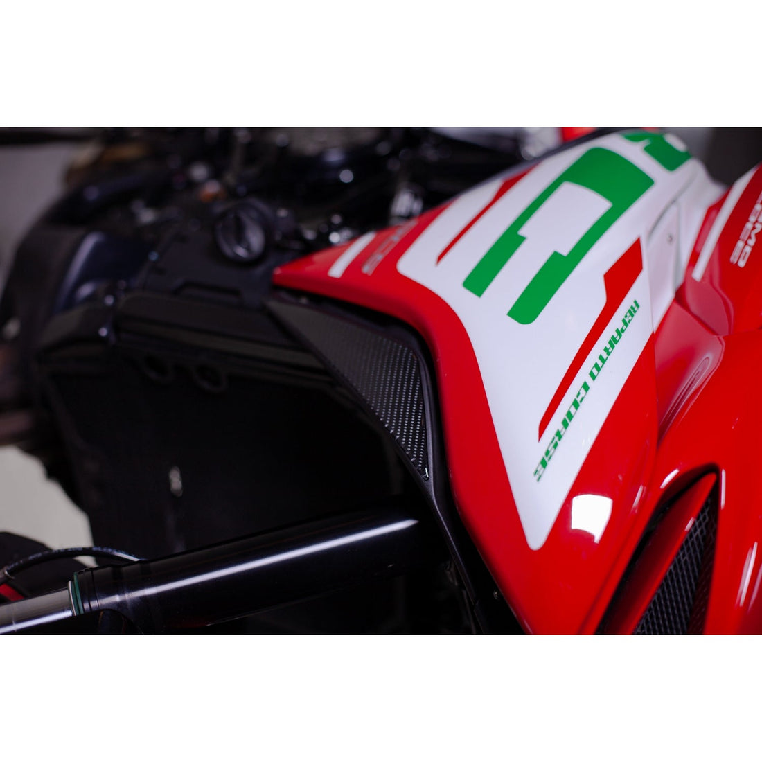Grippatch MV Agusta Turismo Veloce ile Uyumlu Kaydırmaz 6D Karbon 16 Parça Tank Pad Seti GC38