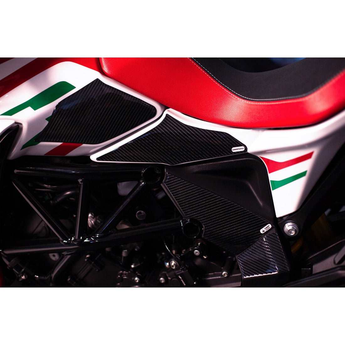 Grippatch MV Agusta Turismo Veloce ile Uyumlu Kaydırmaz 6D Karbon 16 Parça Tank Pad Seti GC38