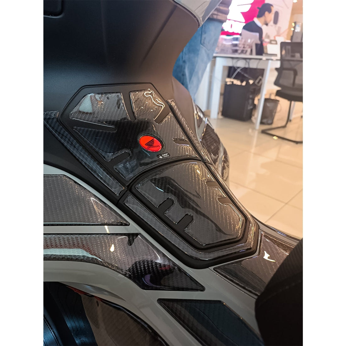 Grippatch PCX 125 2021-2024 ile Uyumlu 6D Karbon Depo Koruma Tank Pad GC19-DK
