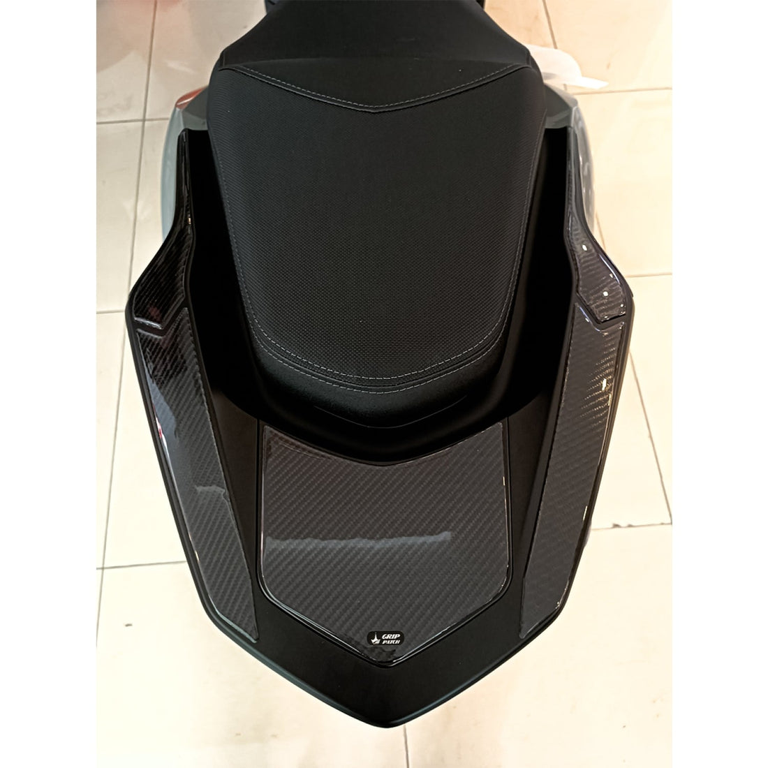 Grippatch PCX 125 2021-2024 ile Uyumlu 6D Karbon Kuyruk Koruma Tank Pad GC19-KK