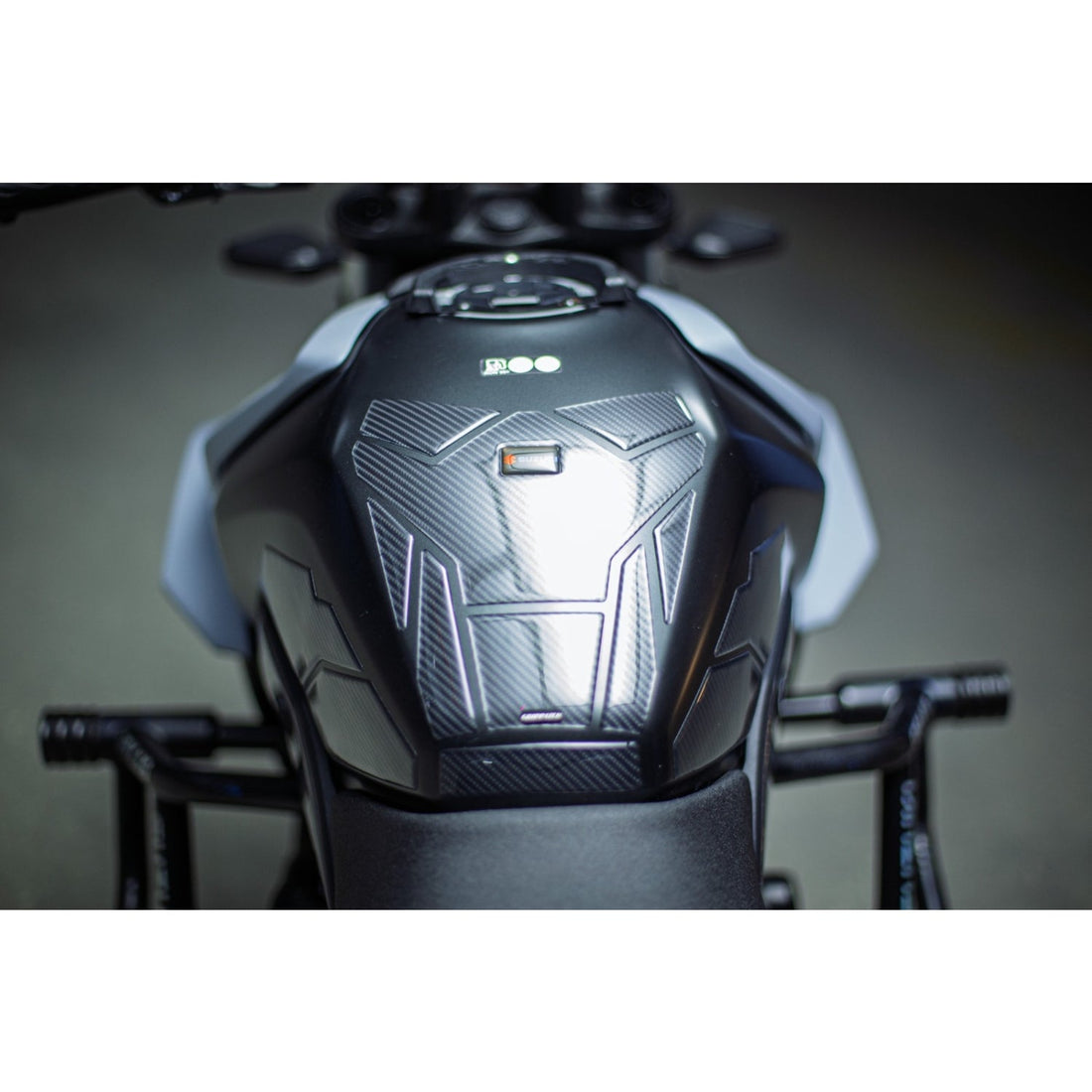 Grippatch Suzuki GSX 8S (2023-2025) ile Uyumlu 6D Karbon 19 Parçalı Tank Pad Seti GC100